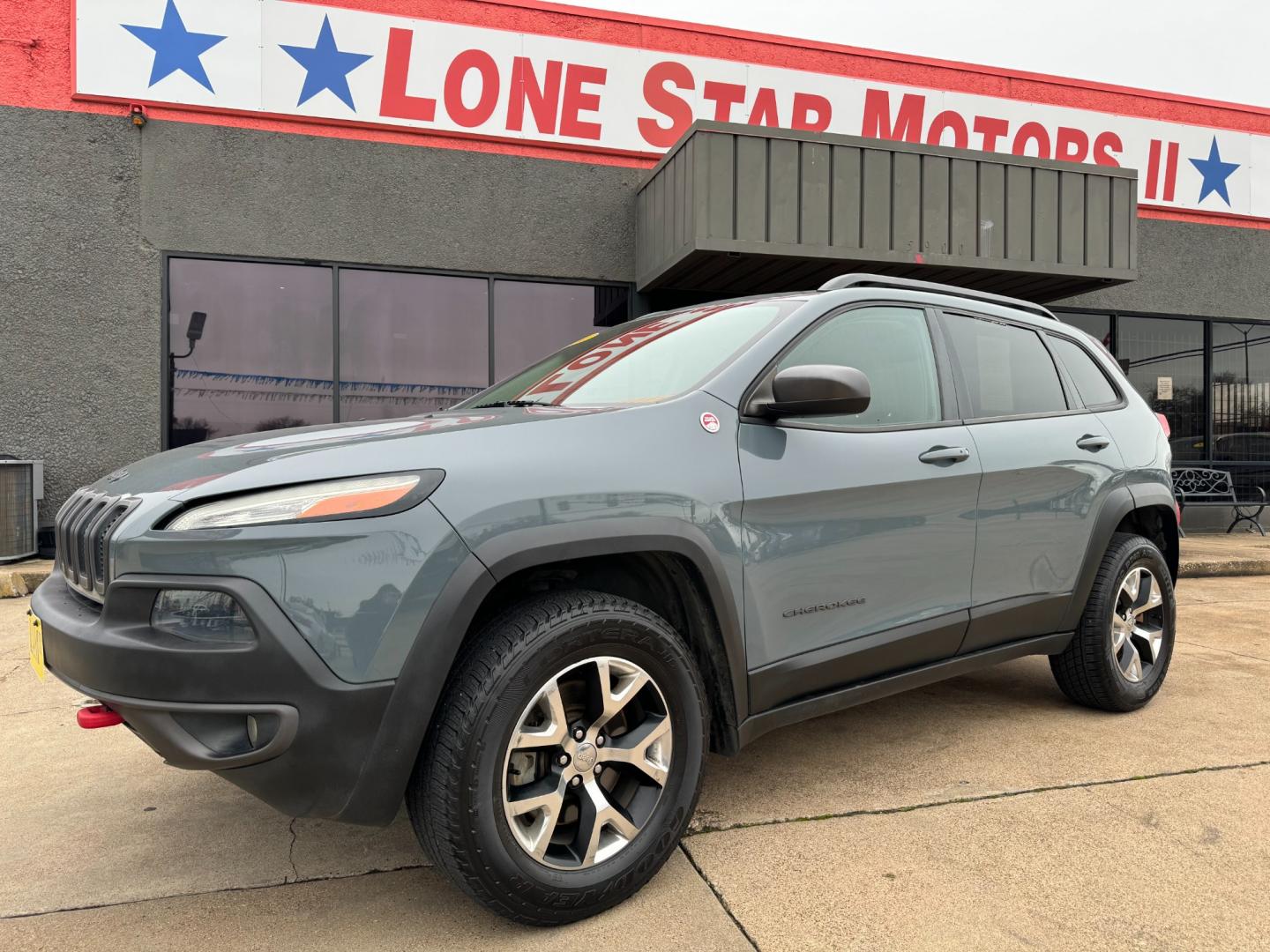 2014 GRAY JEEP CHEROKEE (1C4PJMBS1EW) , located at 5900 E. Lancaster Ave., Fort Worth, TX, 76112, (817) 457-5456, 0.000000, 0.000000 - This is a 2014 JEEP CHEROKEE 4 DOOR SUV that is in excellent condition. There are no dents or scratches. The interior is clean with no rips or tears or stains. All power windows, door locks and seats. Ice cold AC for those hot Texas summer days. It is equipped with a CD player, AM/FM radio, AUX port - Photo#0